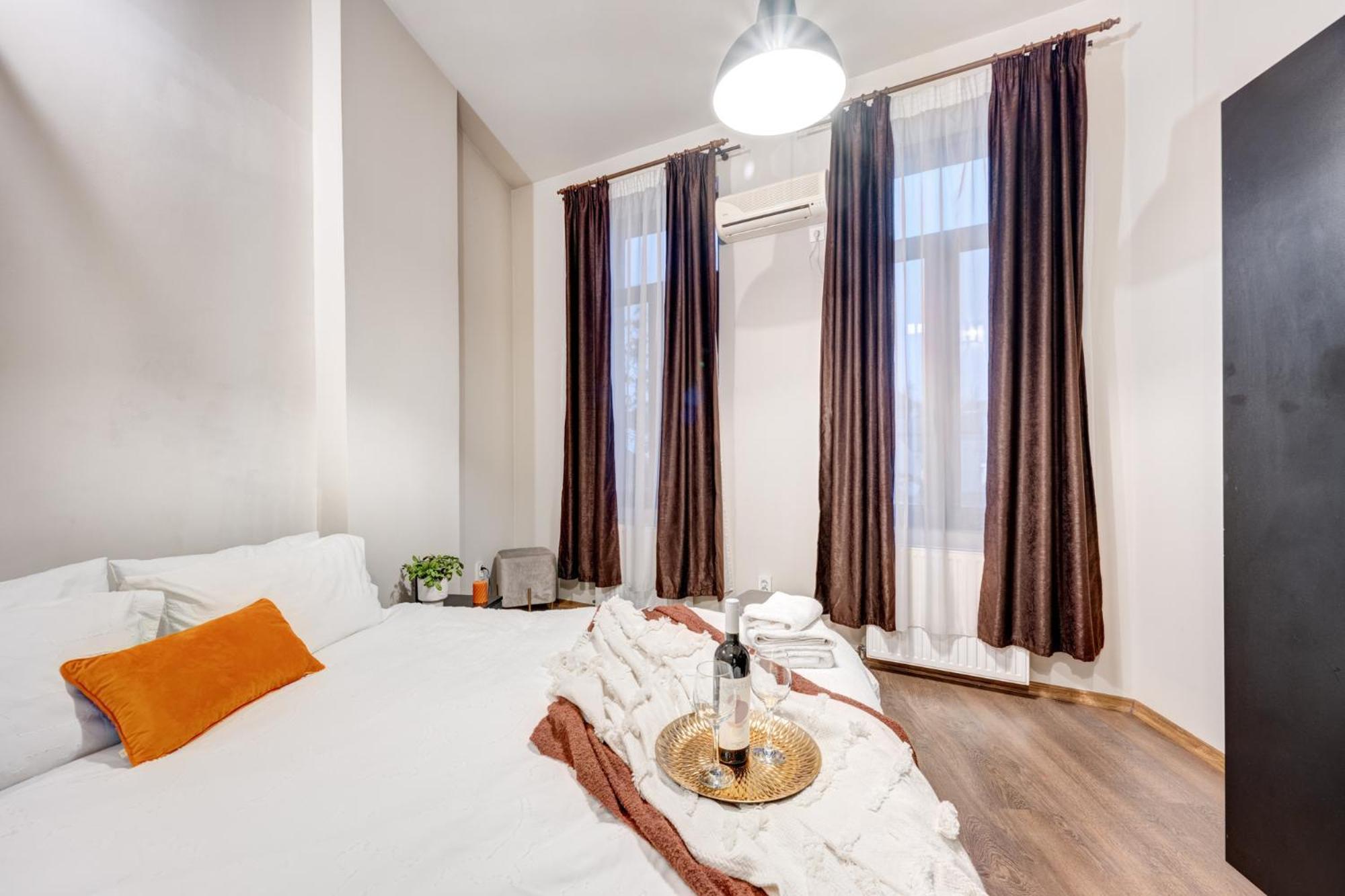 Holiday Apartments Bucarest Extérieur photo